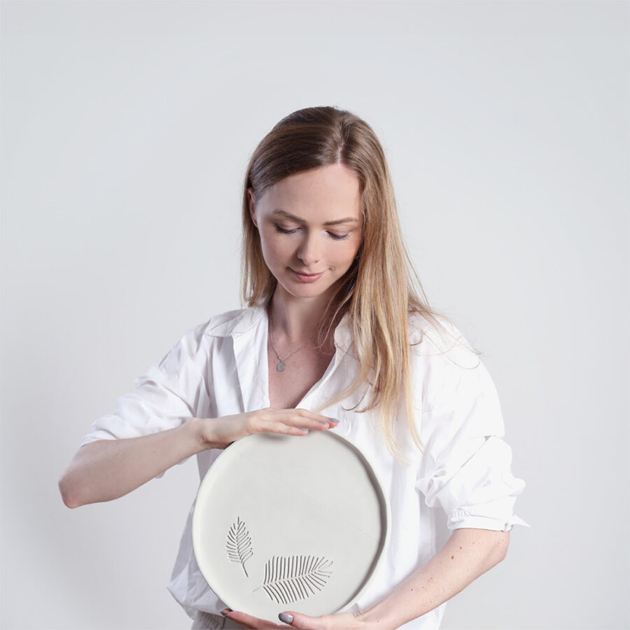 Aiva white r 6836eb9c1ae8