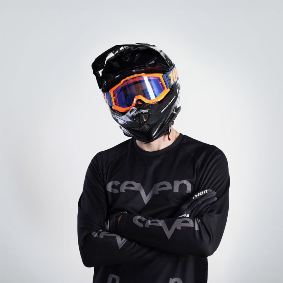 Kevind white r 61a243700f88